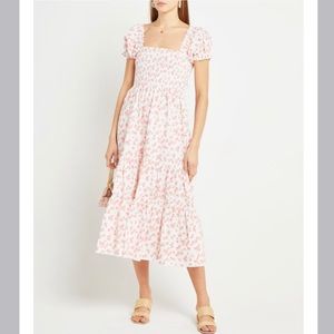 NWT Daphne Tiered Dress Size M